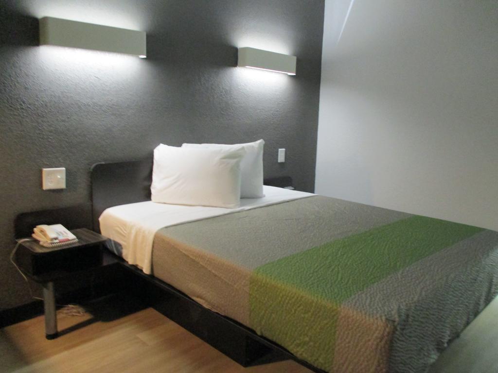 Studio 6-Indianapolis, In Bilik gambar